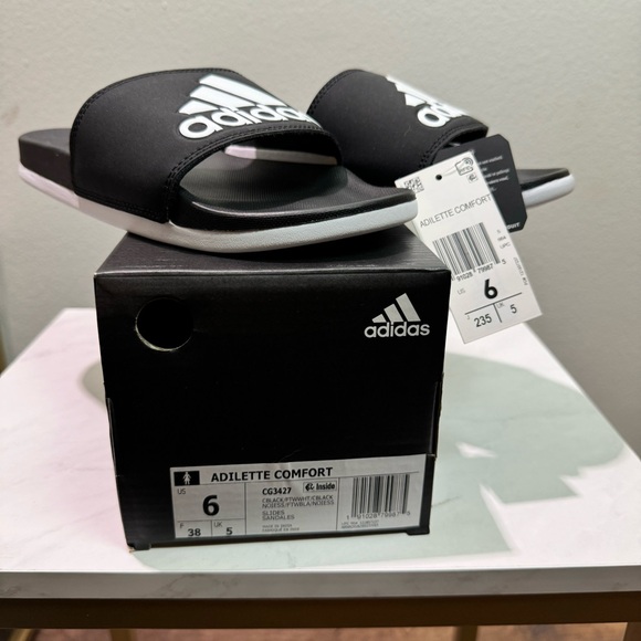 Adidas slides NWT size 6 - Picture 1 of 4